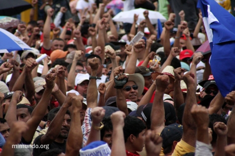 Hondurans demand the return of President Zelaya